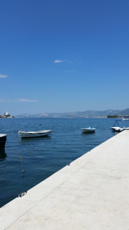 Apartments Mali Raj Vranjic Bagian luar foto