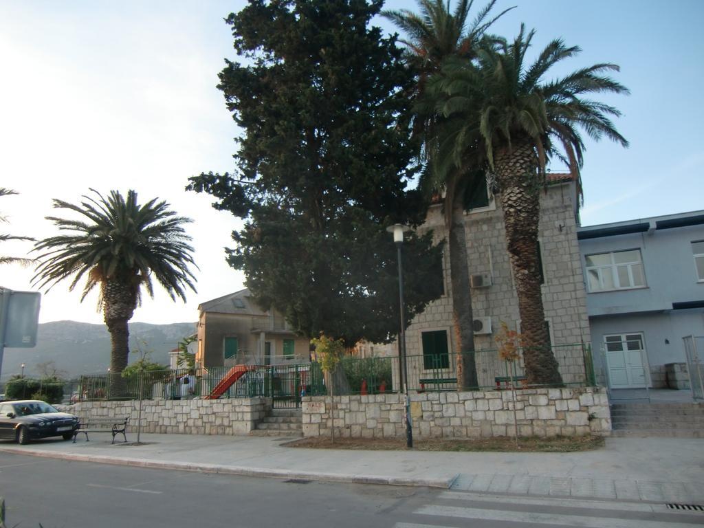 Apartments Mali Raj Vranjic Bagian luar foto