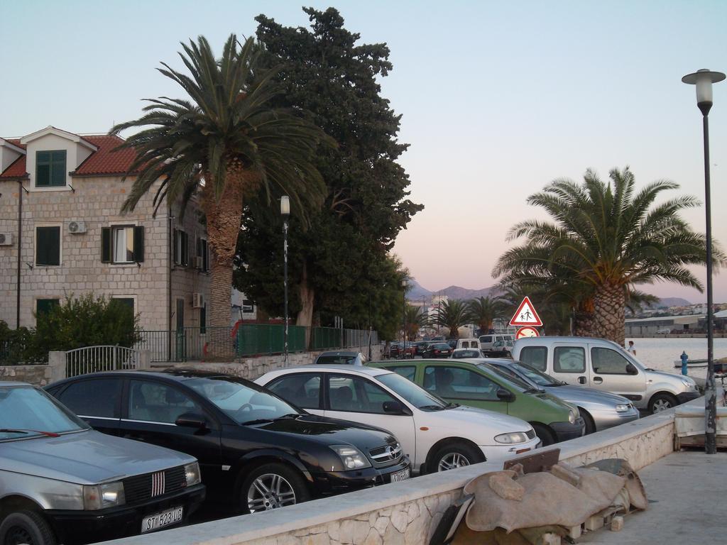 Apartments Mali Raj Vranjic Bagian luar foto