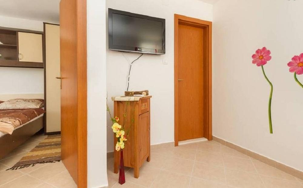 Apartments Mali Raj Vranjic Bagian luar foto