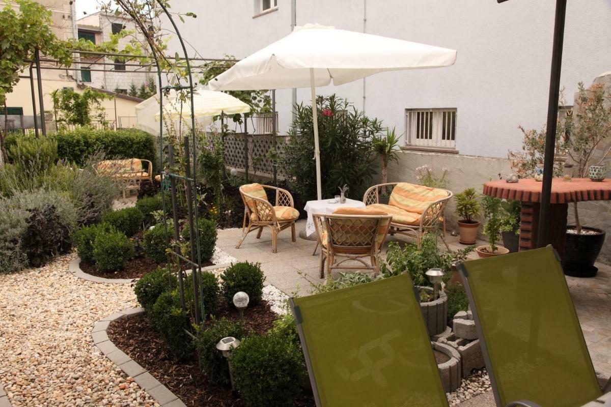 Apartments Mali Raj Vranjic Bagian luar foto