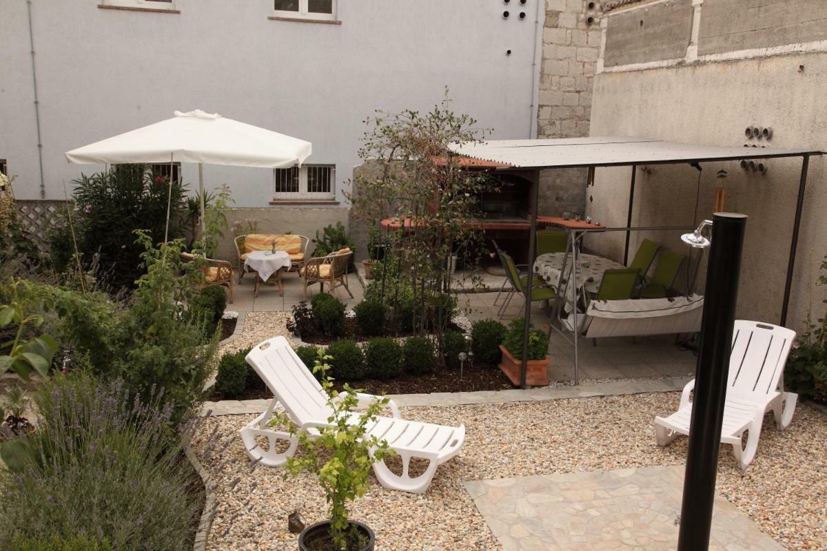 Apartments Mali Raj Vranjic Bagian luar foto