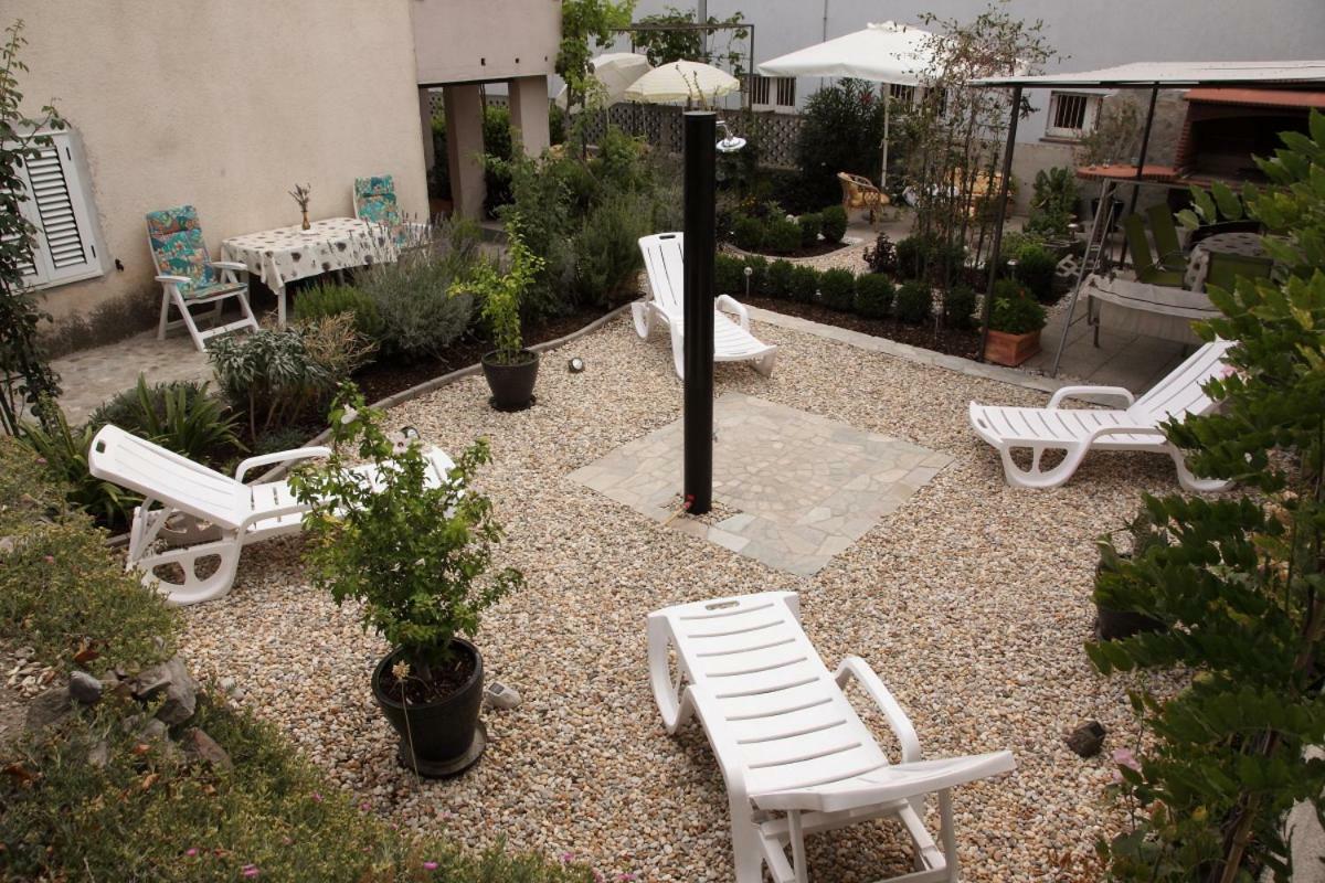 Apartments Mali Raj Vranjic Bagian luar foto