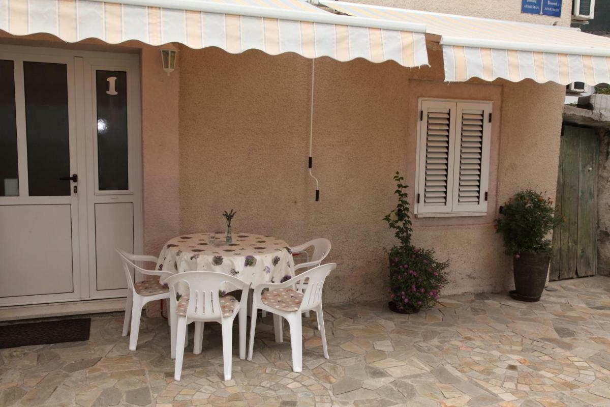 Apartments Mali Raj Vranjic Bagian luar foto
